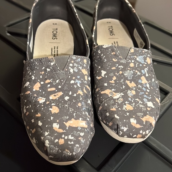 Tom’s  cute summer shoes size 8 - Picture 2 of 4